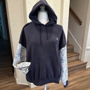 XL hooded sweatshirt-reworked sleeves